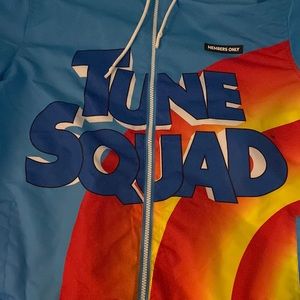 Looney tunes members only windbreaker wore once tags off but still have them